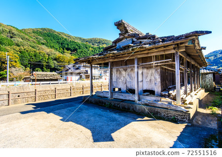 西山家庭石屋頂倉庫[長崎縣對馬市] 72551516
