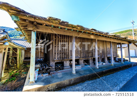 西山家庭石屋頂倉庫[長崎縣對馬市] 72551518