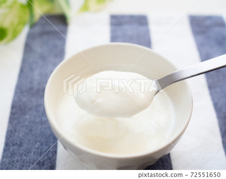 用勺酸奶 72551650