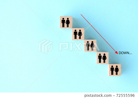 Image of decreasing number of people Image of decreasing number of people 72555596