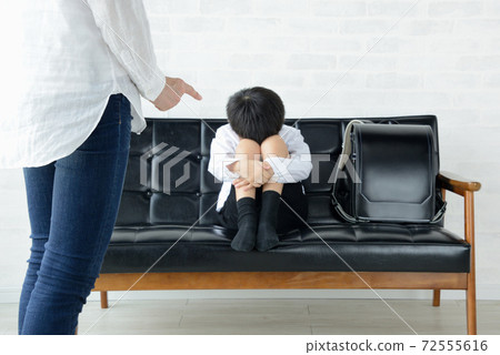 Mother scolding her child Mother scolding her child 72555616