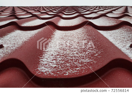 The red metal is covered with white snow, the texture 72556814