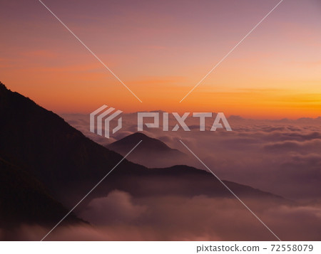 南大武山黃昏雲海 72558079