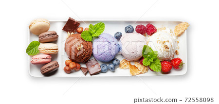 Berry, vanilla and chocolate ice cream sundae Berry, vanilla and chocolate ice cream sundae 72558098