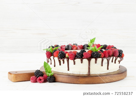 Cake with chocolate and berries Cake with chocolate and berries 72558237