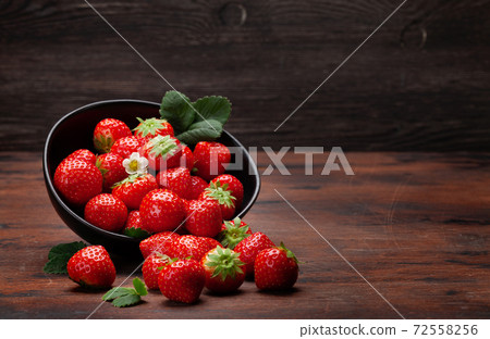 Ripe garden strawberry Ripe garden strawberry 72558256
