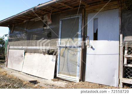 使用破爛的唐樓的小屋 使用破爛的唐樓的小屋 72558720