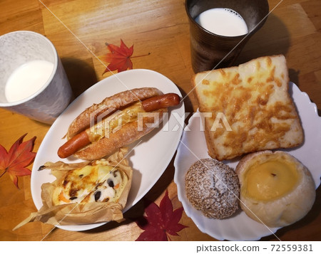 Cooking bread 72559381