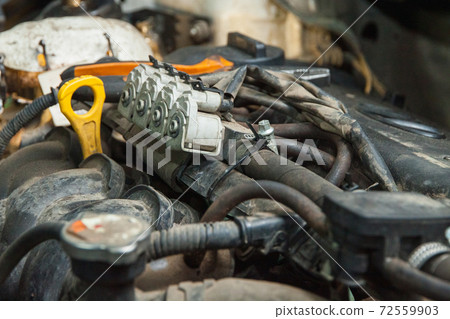 Diagnostics and repair of the car engine in the repair service 72559903