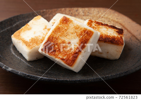 Grilled bean paste 72561823