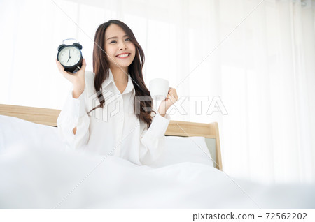 Young asian beautiful woman wake up in the morning on bed 72562202