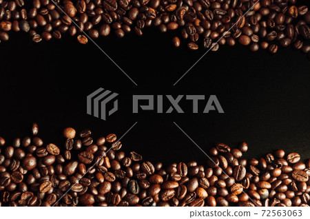 coffee beans flat lay on a wooden table on a black background. low key. Copy space. Mockup 72563063