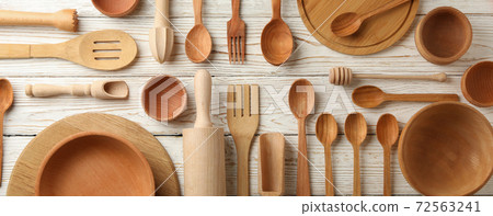 Pattern of wooden dishes on white wooden table 72563241