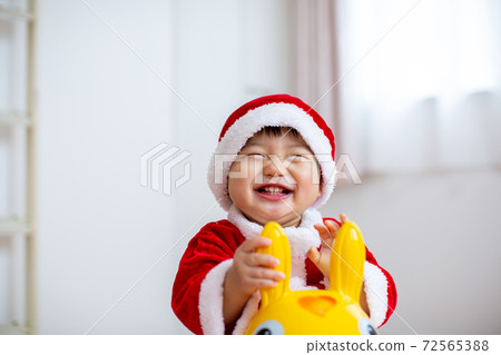 Child Santa toddler 72565388