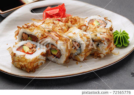 Sushi roll with tuna shavings on plate close up Sushi roll with tuna shavings on plate close up 72565776