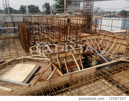 SEREMBAN, MALAYSIA -OCTOBER 01, 2016: Steel reinforcement bar used to reinforced concrete at the construction site.    72567107