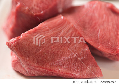 Beef tongue thick slices for grilled meat from the United States Beef tongue thick slices for grilled meat from the United States 72569292