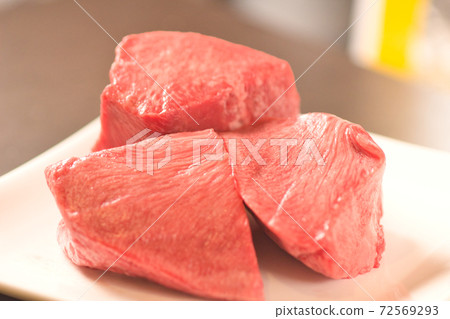 Beef tongue thick slices for grilled meat from the United States Beef tongue thick slices for grilled meat from the United States 72569293