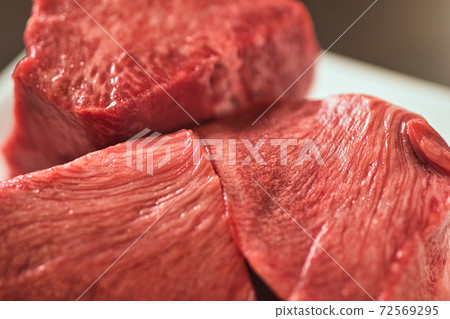 來自美國的烤肉厚牛肉舌片 72569295