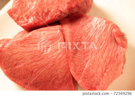 來自美國的烤肉厚牛肉舌片 72569296