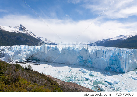 Perito Moreno glacier view, Patagonia landscape, Argentina Perito Moreno glacier view, Patagonia landscape, Argentina 72570466