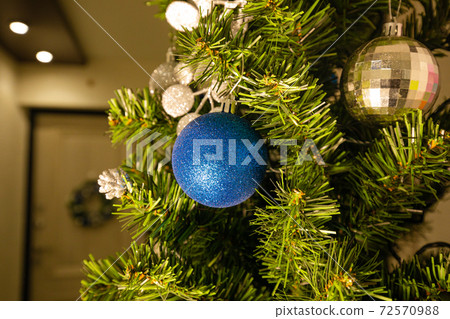 Christmas tree decorations Christmas tree decorations 72570988