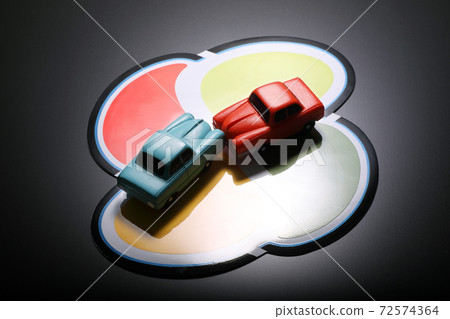 Image of elderly driver accident Image of elderly driver accident 72574364