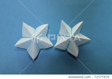 手工製作的星星摺紙 72577878