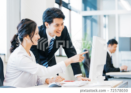 Business scene men and women 72578030