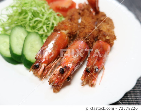 Delicious fried prawn 72578220