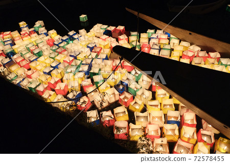 在京都的彩燈下沉 在京都的彩燈下沉 72578455