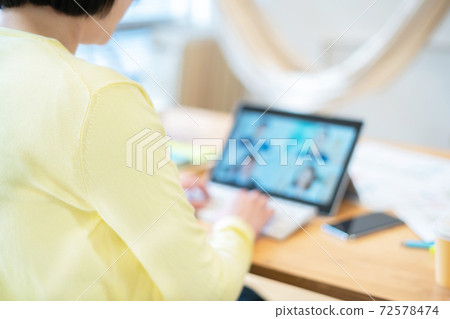 女性遠程辦公遠程辦公個人計算機 72578474