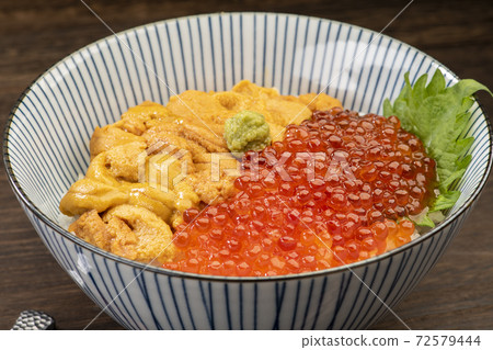 Sea urchin salmon roe 72579444