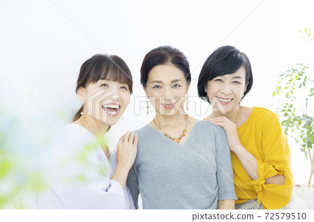 50多歲女性的美麗形象 50多歲女性的美麗形象 72579510