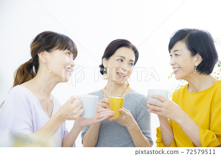 50多歲女性的美麗形象 72579511