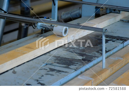 Production of laminated veneer lumber on plant on cutting machine equipment. Production of laminated veneer lumber on plant on cutting machine equipment. 72581588
