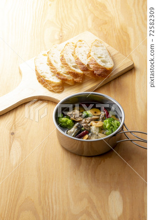 Camp cuisine Camp cuisine 72582309