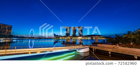 [Singapore] [Night view] [Panorama] Dawn in Singapore 72582960