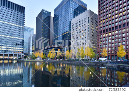 東京丸之內商業區在日落時 東京丸之內商業區在日落時 72583292