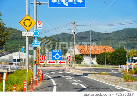 Intersection without traffic lights Intersection without traffic lights 72583327