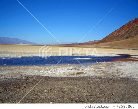 A little water left in the white salt lake that fills the scorching Death Valley 72583863