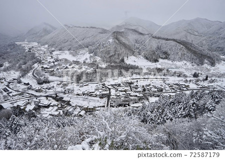 Snow Scenery of Northeast Mountain Temple 72587179