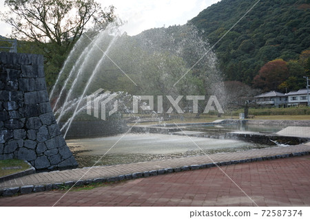岩國城城堡城吉香公園的大型噴泉 岩國城城堡城吉香公園的大型噴泉 72587374