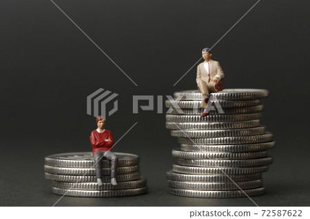 Miniature businessman Miniature businessman 72587622