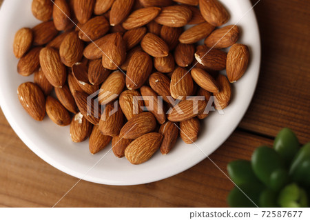 Almond Almond 72587677