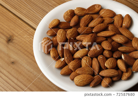 Almond Almond 72587680