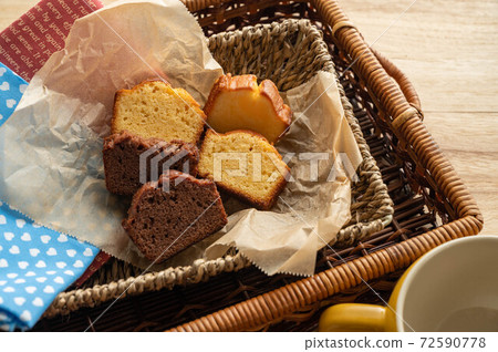 Pound cake in a basket Pound cake in a basket 72590778