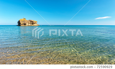 Hakuto Coast, a transparent beach Hakuto Coast, a transparent beach 72590929