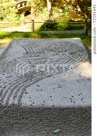 White sand platform of Honen-in Temple in Kyoto 72591445