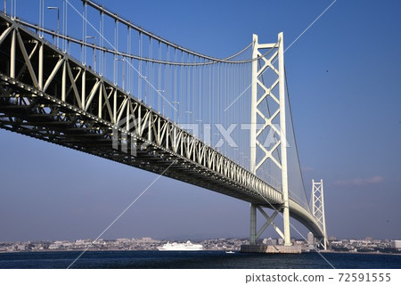 明石海峽大橋和郵輪 明石海峽大橋和郵輪 72591555